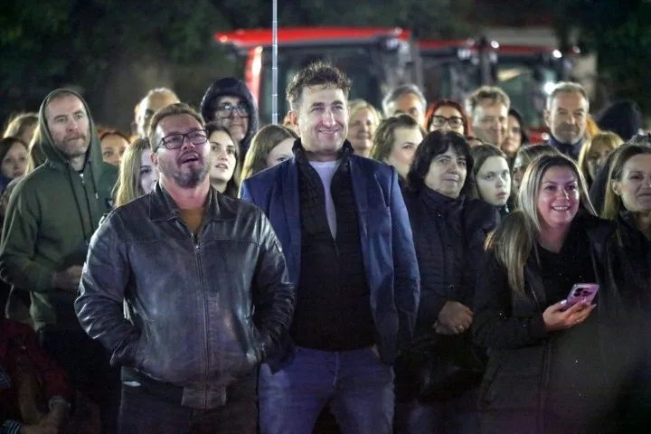 Κοίλα Κοζάνης: Η συναυλία της Κωνσταντίνας Τούνη στην 34η Έκθεση Δυτικής Μακεδονίας 24 Στιγμιότυπο από το μουσικό πρόγραμμα
