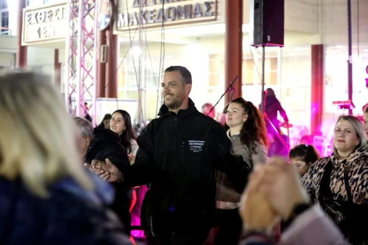 Κοίλα Κοζάνης: Η συναυλία της Κωνσταντίνας Τούνη στην 34η Έκθεση Δυτικής Μακεδονίας 29 Στιγμιότυπο από το μουσικό πρόγραμμα