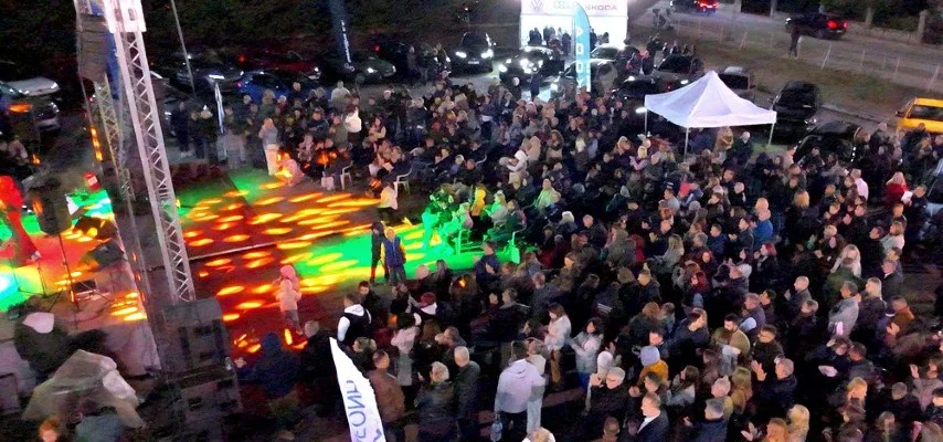 Κοίλα Κοζάνης: Η συναυλία της Κωνσταντίνας Τούνη στην 34η Έκθεση Δυτικής Μακεδονίας 6 Στιγμιότυπο από τη συναυλία