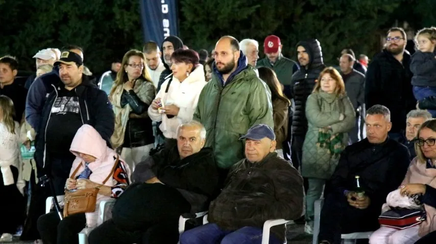 Κοίλα Κοζάνης: Η συναυλία της Κωνσταντίνας Τούνη στην 34η Έκθεση Δυτικής Μακεδονίας 8 Η ορχήστρα της Κωνσταντίνας Τούνη