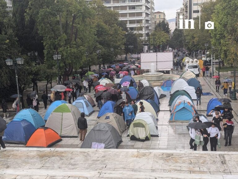Φοιτητές στήνουν σκηνές στο Σύνταγμα για το κόστος σπουδών και στέγασης