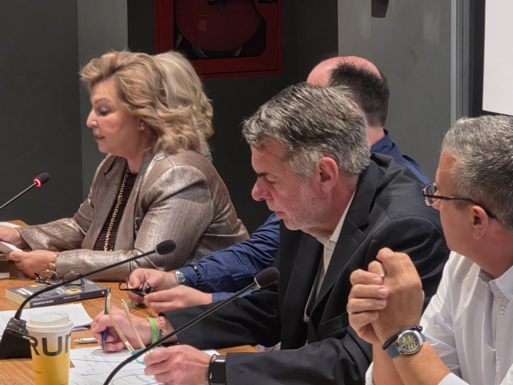 Κοζάνη: Παρουσιάστηκε το βιβλίο «Ένα… παλιό χρέος» του Γιώργου Πελεκούδα 9 Κοζάνη: Παρουσιάστηκε το βιβλίο «Ένα… παλιό χρέος» του Γιώργου Πελεκούδα