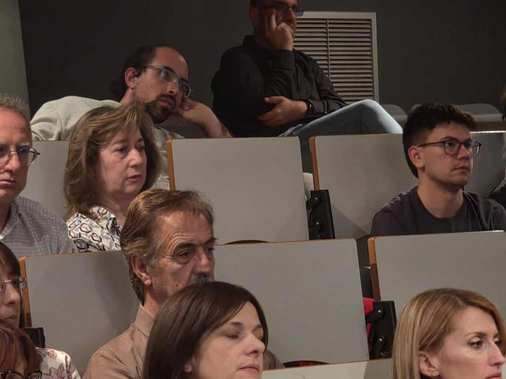 Κοζάνη: Παρουσιάστηκε το βιβλίο «Ένα… παλιό χρέος» του Γιώργου Πελεκούδα 8 Κοζάνη: Παρουσιάστηκε το βιβλίο «Ένα… παλιό χρέος» του Γιώργου Πελεκούδα