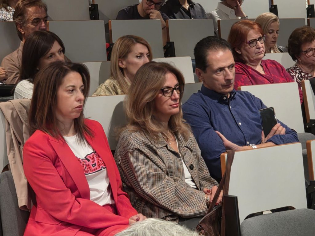 Κοζάνη: Παρουσιάστηκε το βιβλίο «Ένα… παλιό χρέος» του Γιώργου Πελεκούδα 3 Κοζάνη: Παρουσιάστηκε το βιβλίο «Ένα… παλιό χρέος» του Γιώργου Πελεκούδα