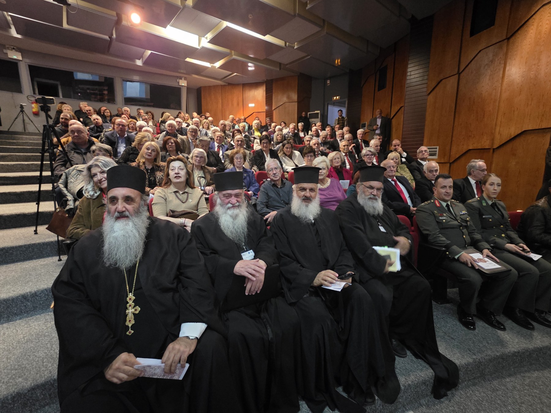 Πτολεμαΐδα: Τιμητικές διακρίσεις στον Αρχιμανδρίτη Νικηφόρο Μανάδη και τον Θεόδωρο Κόλλια