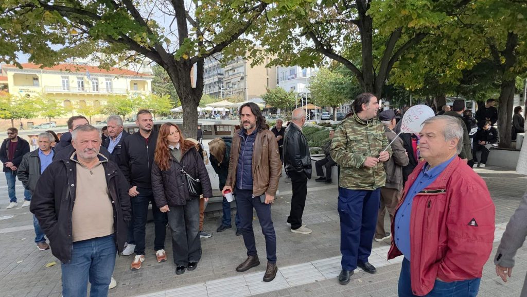 Κοζάνη: Απεργιακή συγκέντρωση εκπαιδευτικών στην κεντρική πλατεία στις 11:30, 21/10/2026 5 Από την απεργιακή συγκέντρωση των εκπαιδευτικών στην Κοζάνη