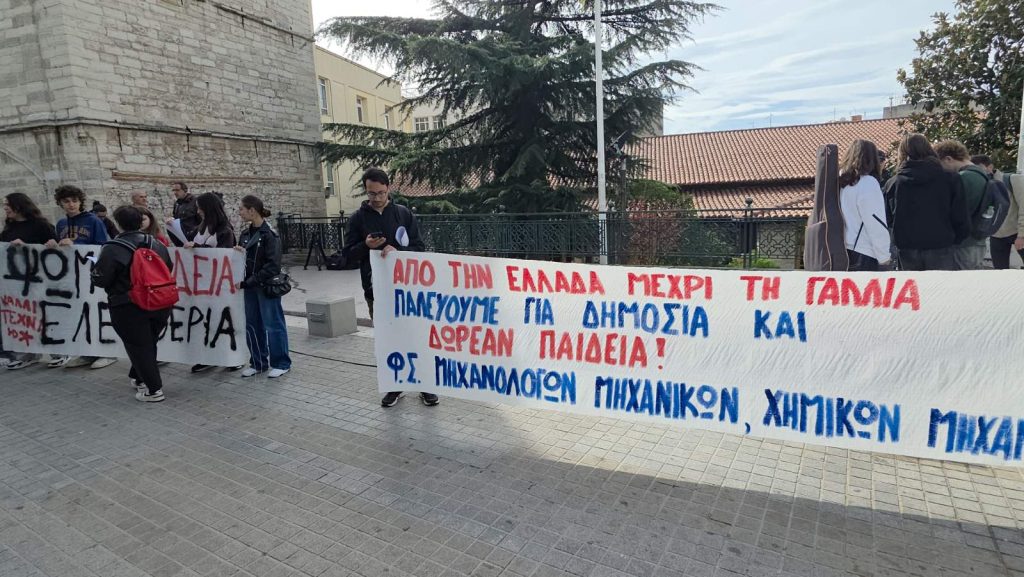 Κοζάνη: Απεργιακή συγκέντρωση εκπαιδευτικών στην κεντρική πλατεία στις 11:30, 21/10/2026 10 Από την απεργιακή συγκέντρωση των εκπαιδευτικών στην Κοζάνη