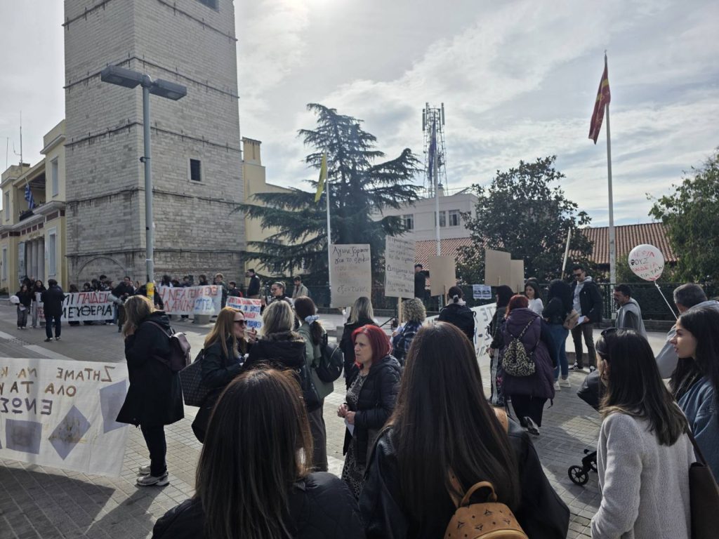 Κοζάνη: Απεργιακή συγκέντρωση εκπαιδευτικών στην κεντρική πλατεία στις 11:30, 21/10/2026 11 Από την απεργιακή συγκέντρωση των εκπαιδευτικών στην Κοζάνη