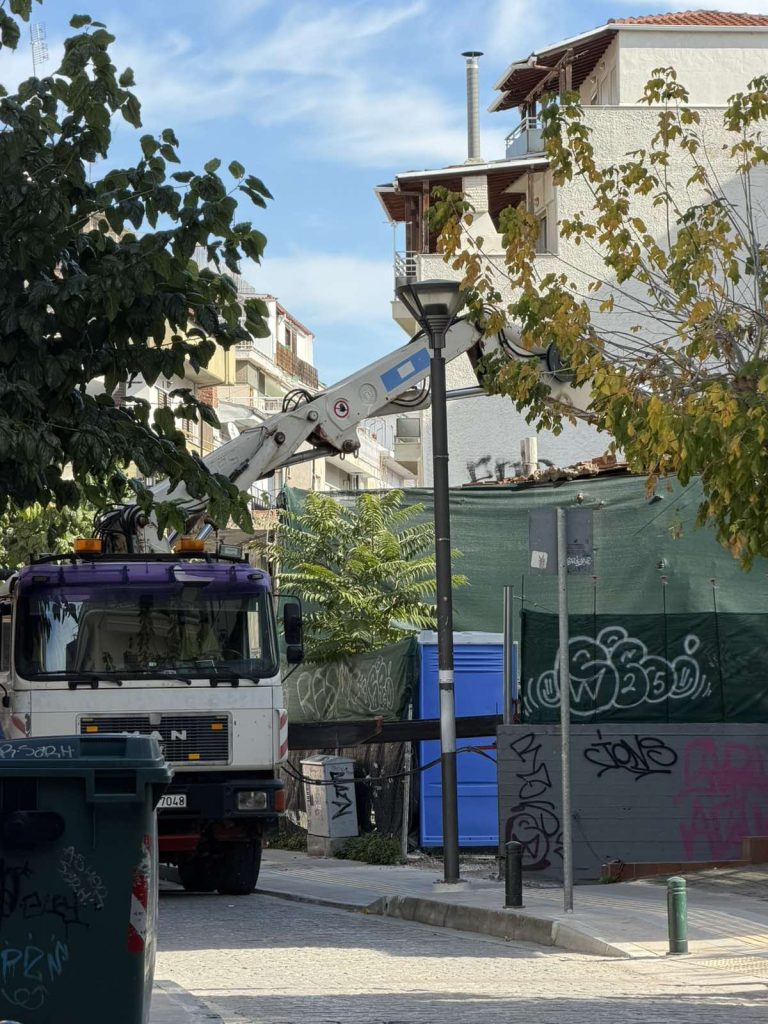 Κοζάνη: Κυκλοφοριακή συμφόρηση στις οδούς Μ. Αλεξάνδρου, Ζαφειράκη και Πλακοπίτη – Κλειστή η Μακεδονομάχων στις 12:30 3 Κοζάνη: Κυκλοφοριακή συμφόρηση στις οδούς Μ. Αλεξάνδρου, Ζαφειράκη και Πλακοπίτη – Κλειστή η Μακεδονομάχων στις 12:30